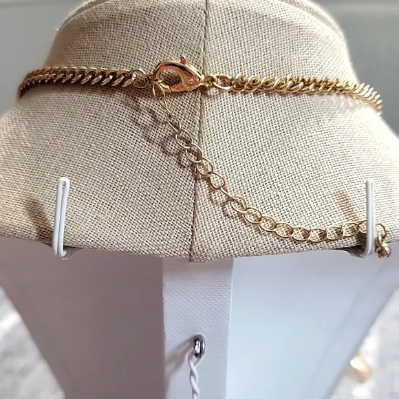 Cottagecore Gold Leaf Necklace 28" NWOT - Picture 3 of 3